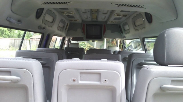 ขายรถตู้หลังคาสูง เครือง3.0 ดีเซล ปี03 ขายถูก