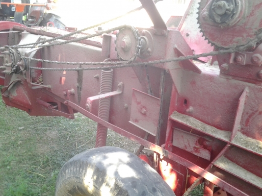 ขายตามสภาพเครื่องอัดฟางนิ้วฮอลแลนใช้งานได้เลยไม่ต้องซ่อม