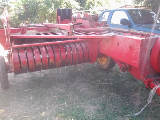 ขายตามสภาพเครื่องอัดฟางนิ้วฮอลแลนใช้งานได้เลยไม่ต้องซ่อม