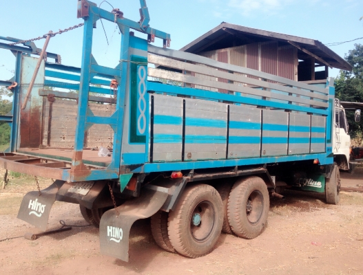 HINO SUMO FM227 - 220 HP EM100 สิบล้อดั๊มพ์ 2 เพลา กระบะดั๊มพ์มิเนียม 12 ตันสภาพสวย เครื่องแน่นแรงดีสุดๆครับ ภายในเก๋งคอนโซลสวยครบ พวงมาลัยเพาเวอร์ ระบบเบรคทริ๊ปฟี้ ช่วงล่างคัชซีสวยไม่มีบวม ยางสภาพดี 70\% พร้อมบรรทุกพร้อมใช้งาน เอกสารทะเบียนภาษีครบพร้อมโอน