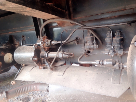 HINO SUMO FM227 - 220 HP EM100 สิบล้อดั๊มพ์ 2 เพลา กระบะดั๊มพ์มิเนียม 12 ตันสภาพสวย เครื่องแน่นแรงดีสุดๆครับ ภายในเก๋งคอนโซลสวยครบ พวงมาลัยเพาเวอร์ ระบบเบรคทริ๊ปฟี้ ช่วงล่างคัชซีสวยไม่มีบวม ยางสภาพดี 70\% พร้อมบรรทุกพร้อมใช้งาน เอกสารทะเบียนภาษีครบพร้อมโอน