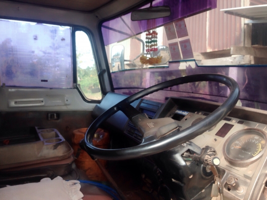 HINO SUMO FM227 - 220 HP EM100 สิบล้อดั๊มพ์ 2 เพลา กระบะดั๊มพ์มิเนียม 12 ตันสภาพสวย เครื่องแน่นแรงดีสุดๆครับ ภายในเก๋งคอนโซลสวยครบ พวงมาลัยเพาเวอร์ ระบบเบรคทริ๊ปฟี้ ช่วงล่างคัชซีสวยไม่มีบวม ยางสภาพดี 70\% พร้อมบรรทุกพร้อมใช้งาน เอกสารทะเบียนภาษีครบพร้อมโอน