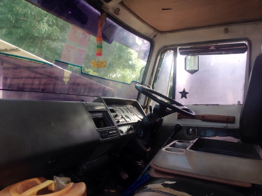 HINO SUMO FM227 - 220 HP EM100 สิบล้อดั๊มพ์ 2 เพลา กระบะดั๊มพ์มิเนียม 12 ตันสภาพสวย เครื่องแน่นแรงดีสุดๆครับ ภายในเก๋งคอนโซลสวยครบ พวงมาลัยเพาเวอร์ ระบบเบรคทริ๊ปฟี้ ช่วงล่างคัชซีสวยไม่มีบวม ยางสภาพดี 70\% พร้อมบรรทุกพร้อมใช้งาน เอกสารทะเบียนภาษีครบพร้อมโอน