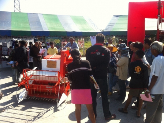 รถเกี่ยวนวดข้าวคูโบต้า รุ่นใหม่ 089-5512032