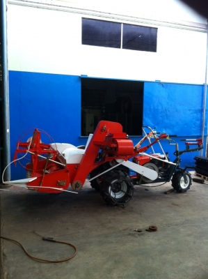 รถเกี่ยวนวดข้าวคูโบต้า รุ่นใหม่ 089-5512032