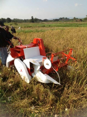 รถเกี่ยวนวดข้าวคูโบต้า รุ่นใหม่ 089-5512032