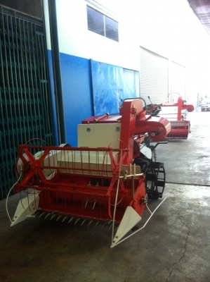 รถเกี่ยวนวดข้าวคูโบต้า รุ่นใหม่ 089-5512032