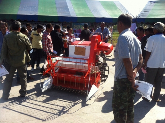 รถเกี่ยวนวดข้าวคูโบต้า รุ่นใหม่ 089-5512032