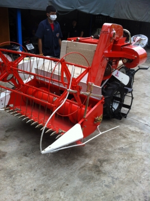 รถเกี่ยวนวดข้าวคูโบต้า รุ่นใหม่ 089-5512032