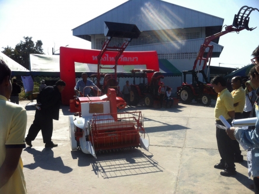 รถเกี่ยวนวดข้าวคูโบต้า รุ่นใหม่ 089-5512032