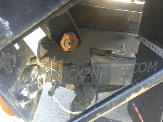 รถปิคอัพ 4 ล้อ กระบะดัมพ์  ยี่ห้อ NISSAN