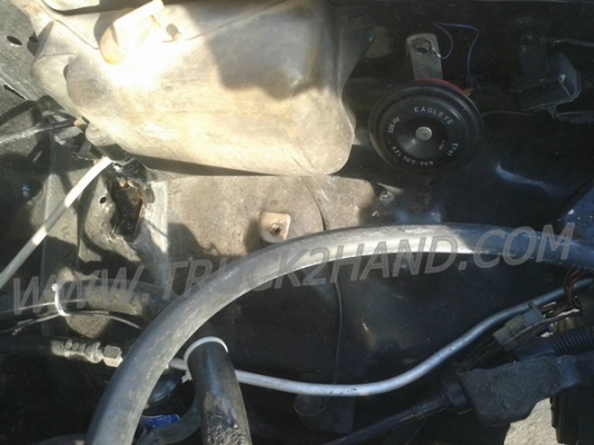 รถปิคอัพ 4 ล้อ กระบะดัมพ์  ยี่ห้อ NISSAN