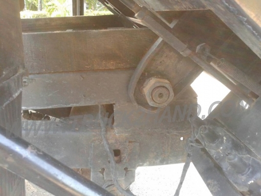 รถปิคอัพ 4 ล้อ กระบะดัมพ์  ยี่ห้อ NISSAN