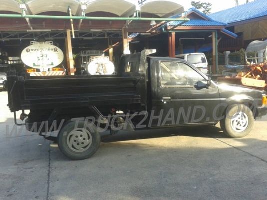 รถปิคอัพ 4 ล้อ กระบะดัมพ์  ยี่ห้อ NISSAN