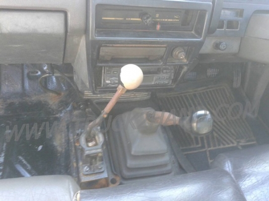 รถปิคอัพ 4 ล้อ กระบะดัมพ์  ยี่ห้อ NISSAN