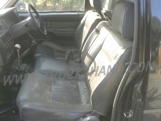 รถปิคอัพ 4 ล้อ กระบะดัมพ์  ยี่ห้อ NISSAN