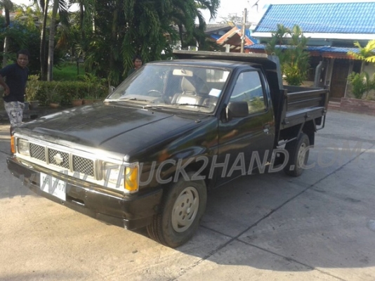 รถปิคอัพ 4 ล้อ กระบะดัมพ์  ยี่ห้อ NISSAN