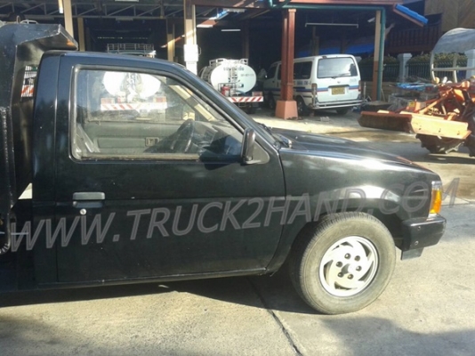 รถปิคอัพ 4 ล้อ กระบะดัมพ์  ยี่ห้อ NISSAN