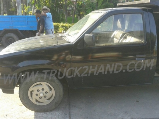 รถปิคอัพ 4 ล้อ กระบะดัมพ์  ยี่ห้อ NISSAN