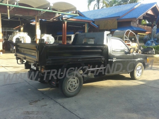 รถปิคอัพ 4 ล้อ กระบะดัมพ์  ยี่ห้อ NISSAN