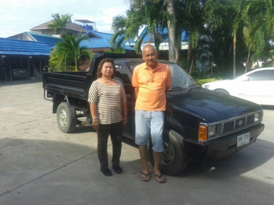 รถปิคอัพ 4 ล้อ กระบะดัมพ์  ยี่ห้อ NISSAN