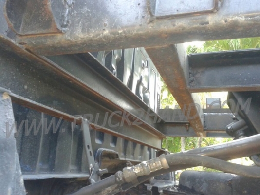 รถปิคอัพ 4 ล้อ กระบะดัมพ์  ยี่ห้อ NISSAN