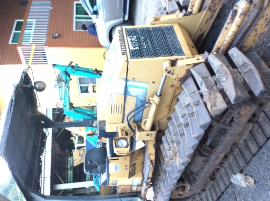 ขายรถดันดิน BULLDOZER  MITSUBISHI  BD2G   เครื่อง 4สูบ ใบดันปรับ Slide  ได้ (เจ้าของขายเอง  ติดต่อโดยตรง  นิวส์ 083-4953407 ,085-8332943,  091-2602677 ) รถเก่านอกเอกสารแจ้งจำหน่าย สภาพดี พร้อมใช้