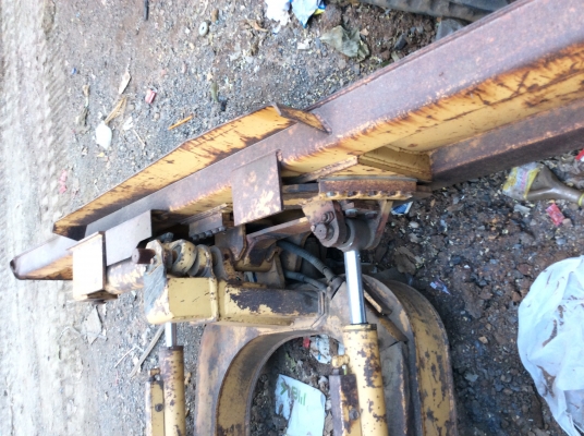 ขายรถดันดิน BULLDOZER  MITSUBISHI  BD2G   เครื่อง 4สูบ ใบดันปรับ Slide  ได้ (เจ้าของขายเอง  ติดต่อโดยตรง  นิวส์ 083-4953407 ,085-8332943,  091-2602677 ) รถเก่านอกเอกสารแจ้งจำหน่าย สภาพดี พร้อมใช้