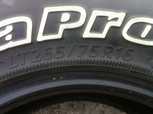 ขายยาง mud 265/75/16 ปี 11