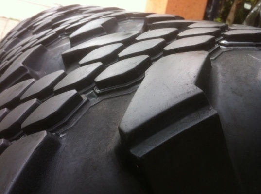 ขายยาง king cobra 32 x 15 ปี 11