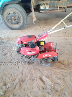 ขายรถพรวนดินเครื่องแน่น โรบิน Rc 15 มี 2 เกียร์เดินหน้า 2 เกียร์ถอยหลัง ขายรถพรวนดินเครื่องแน่น โรบิน Rc 15 มี 2 เกียร์เดินหน้า 2 เกียร์ถอยหลัง