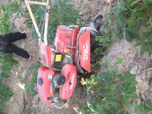 ขายรถพรวนดินเครื่องแน่น โรบิน Rc 15  มี 2 เกียร์เดินหน้า 2 เกียร์ถอยหลัง