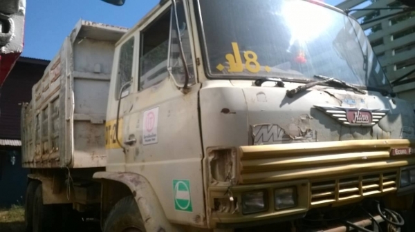 ขาย 10 ล้อ 2 เพลาดั้ม FM177LA คัสซีสวยตลอดเส้น เครื่อง EH700 168 แรงม้า เกียร์ HO สโลว์เดิม ช่วงล่างเดิม หัวเก๋งกับกระบะต้องเก็บหน่อย เบรคลมดัน พาวเวอร์ ทะเบียนพร้อมโอน ราคาต่อรองได้ครับ