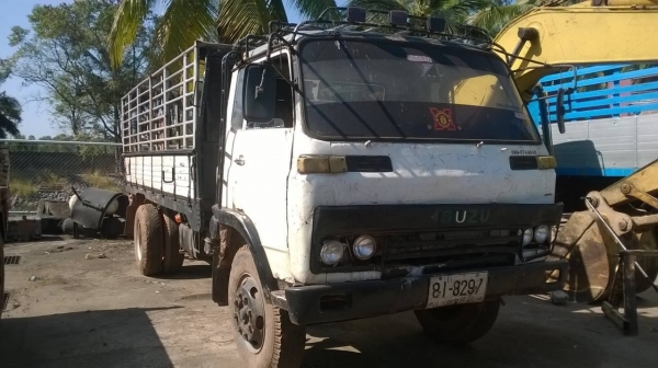 ขาย 6 ล้อ JCM คัสซีสวยใช้ได้ เครื่อง 6BB1 145 แรงม้า เกียร์ร็อคเสื้อลาย ช่วงล่างใหญ่ ทะเบียนพร้อมโอน ราคาต่อรองได้ครับ