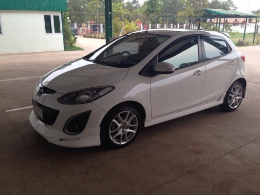 ขายดาวน์(เปลี่ยนสัญญา)รถเก๋งมาสด้า2สีขาว spot s ตัวท็อป