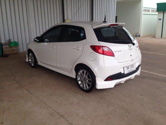 ขายดาวน์(เปลี่ยนสัญญา)รถเก๋งมาสด้า2สีขาว spot s ตัวท็อป