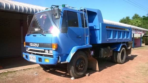 ขาย 6 ล้อดั้มยาง 900 คัสซีสวยตลอดเส้น เครื่อง 6BB1 145 แรงม้าปั้มลม เฟืองท้ายใหญ่โบ้ เบรคทิฟฟี่ พวงมาลัยพาวเวอร์ ยางเต็ม ทะเบียนเต็มพร้อมโอน ราคาคุยกันได้ครับ