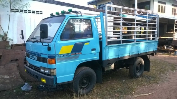 ขายรถบรรทุก 4 ล้อ คัสซีสวยตลอดเส้น เครื่อง 4BB1 100 แรงม้า เกียร์สั้น กระบะปูพื้นเหล็ก ทะเบียนพร้อมโอน ราคาต่อรองได้ครับ