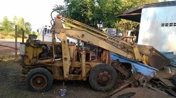 ขายรถตัก KOMATSU SD20 สภาพใช้งานได้ เครื่องดี ปั้มดี ราคาต่อรองได้ครับ