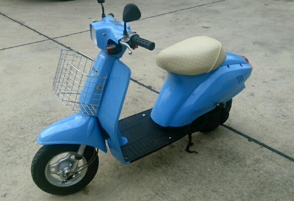 (โปรโมชั่น ตอนรับปีไหม่ จากปกติราคา11500ลดเหลือ9900บาทเท่านั้น)เส๊จอีกคัน ขายจริง ส่งจริง ทุกคัน คับผม ขายรถป๊อบ สีฟ้า คลาสสิค 50 cc สวยสวย สภาพดีพร้อมใช้งาน คันเล็กน่ารัก เครื่องดี สตาร์ดติดง่าย ระบบไฟทำงานปกติ สีไหม่ทั้งคัน มีตะกร้าหน้าเอาไว้ใส่ของจ่ายต