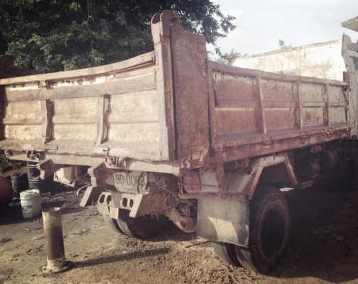 ***ขายแล้วครับขอบคุณ Truck2hand ขาย6ล้อดั้ม5คิว สภาพต้องเก็บหน่อย ราคาถูกๆ HINO FC120 ซุปเปอร์เสี่ย ห้างแท้ เกียร์สั้น FC2WEKA WO4D-120HP เครื่องเดิม เกียร์เดิม เครื่องดียังสตาร์ทติด ช่วงล่างเดิมๆ คัสซีดี เดิมๆ มีแผลเชื่อม1แผล(ตามรูป) ที่เหลือมีสนิมเกาะ บ