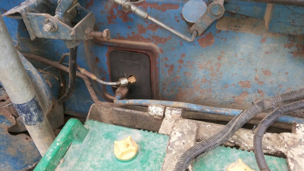 ขายรถไถ FORD 6610 2 เพลา เล่มทะเบียน ใบมีดดันหน้า 7 จาน ราคา 500000