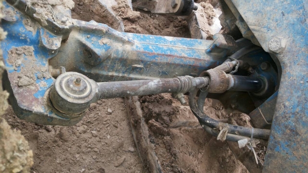 ขายรถไถ FORD 6610 2 เพลา เล่มทะเบียน ใบมีดดันหน้า 7 จาน ราคา 500000