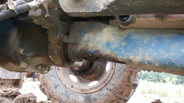 ขายรถไถ FORD 6610 2 เพลา เล่มทะเบียน ใบมีดดันหน้า 7 จาน ราคา 500000