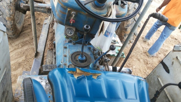 ขายรถไถ FORD 6610 2 เพลา เล่มทะเบียน ใบมีดดันหน้า 7 จาน ราคา 500000