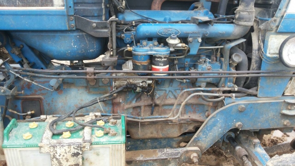 ขายรถไถ FORD 6610 2 เพลา เล่มทะเบียน ใบมีดดันหน้า 7 จาน ราคา 500000