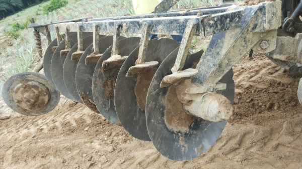 ขายรถไถ FORD 6610 2 เพลา เล่มทะเบียน ใบมีดดันหน้า 7 จาน ราคา 500000