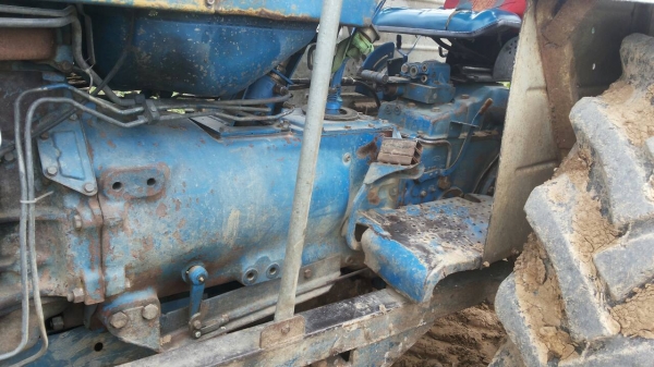 ขายรถไถ FORD 6610 2 เพลา เล่มทะเบียน ใบมีดดันหน้า 7 จาน ราคา 500000