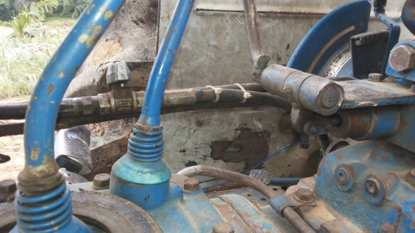 ขายรถไถ FORD 6610 2 เพลา เล่มทะเบียน ใบมีดดันหน้า 7 จาน ราคา 500000