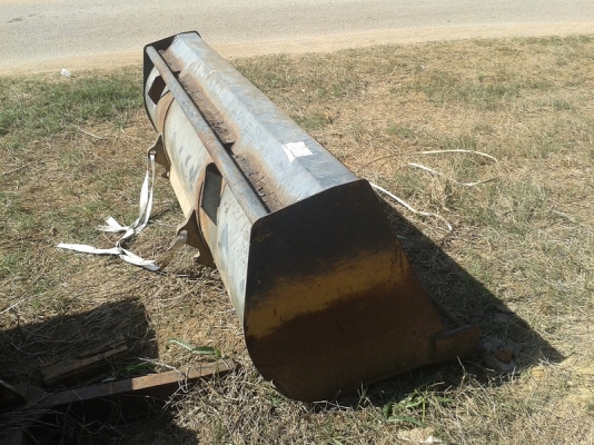 ขายแล้ว ชุดตักหน้ารถไถฟอร์ด TS90 ตรงรุ่น ยี่ห้อMAILLEUX  MX 80 รุ่นใหม่สภาพสวย มีบุ้งกี๋ตัก ขอบคุณเสี่ยหมู บ่อพลอย มากครับ